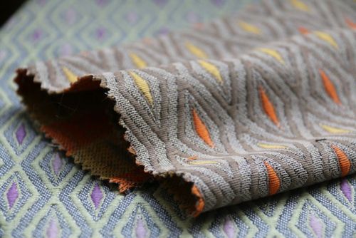 耀迪 滌綸紗線(xiàn)阻燃提花窗簾面料 高檔孔雀翎花形窗簾布